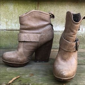 Dolce Vita leather ankle bootie